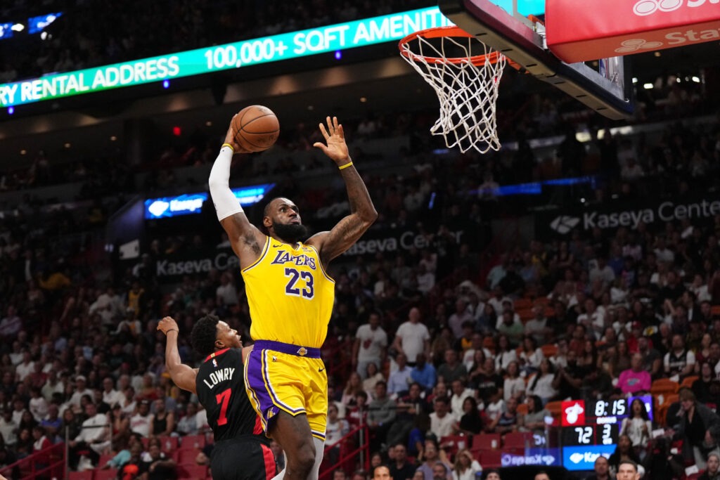 Unbelievable! LeBron’s Jaw-Dropping 34-Point Explosion Ignites Lakers’ Epic Comeback from 21-Point Hole to Stun Clippers in 116-112 Thriller!