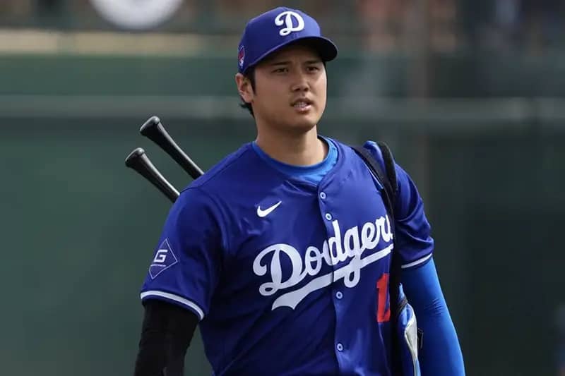 Dodgers’ Shohei Ohtani has tied the knot! Here’s some info about his wife.